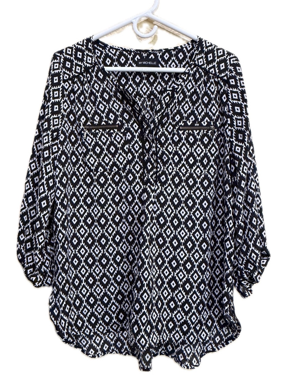 My Michele Black and White Diamond Print Split V-Neck Button Zipper Blouse XL